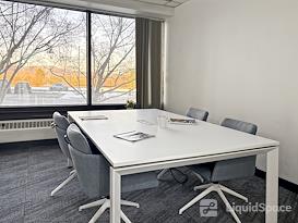 Regus | Hampton - Frontage Rd