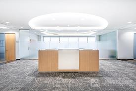 Regus || Warner Center