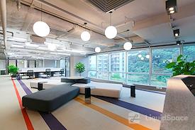 Island East | Eastern Central Plaza