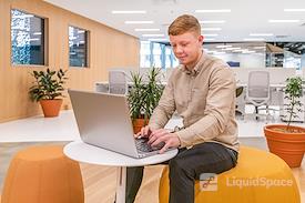 SPACES | BC, Vancouver - Green Lamp