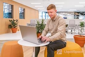 SPACES | BC, Vancouver - Green Lamp