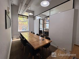 DEVLINHAIR Office in Soho