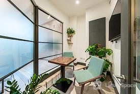 HQ | ROISSY HQ, Airport