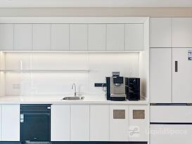 Regus | Chongqing, Weiyi Center