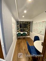 Creative Space on Main St. 2 blocks from the beach