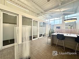 Office Evolution - Golden