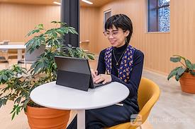 SPACES | BC, Vancouver - Green Lamp