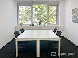 HQ | Stuttgart, HQ Offisto