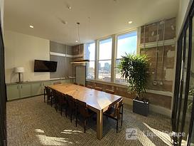 Common Desk - 6th & Congress