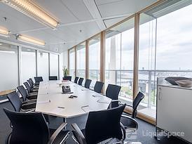 Regus | Dusseldorf Stadttor 1