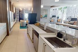 Apt CoWork at Cottonwood Bayview