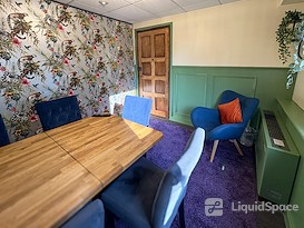 DeskLodge House
