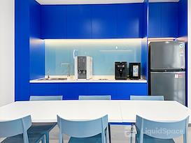 HQ | Bangkok, S.P. Building