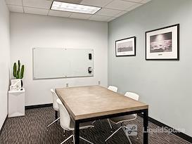 Regus || Warner Center