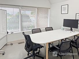 HQ | IL, Grayslake - N Atkinson Rd