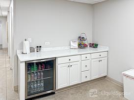 HQ | IL, Grayslake - N Atkinson Rd