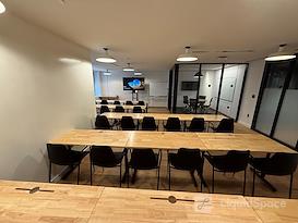 Corporate Suites: 880 3rd Avenue