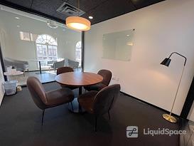 Industrious - Country Club Plaza