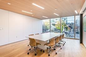 SPACES | BC, Vancouver - Green Lamp