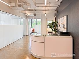 HQ | IL, Chicago - E Huron St