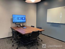 Industrious - 400 University Street