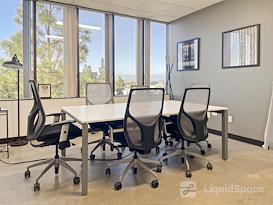 Regus || Commerce Corporate Center