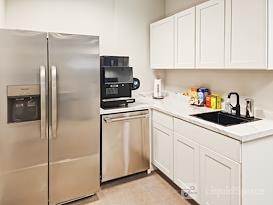 HQ | MI, Lansing – West Lake Lansing