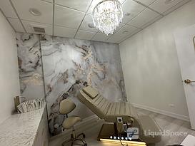 Premium Professional Office Suite | Approx. 1,224 SF |