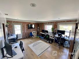 Creative Space on Main St. 2 blocks from the beach