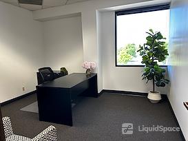 (CTR) Centerstone Plaza