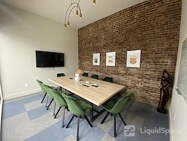 Class & Co - Greenpoint