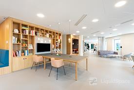 SPACES | La Defense, Cours Valmy