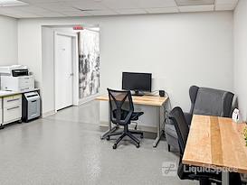 HQ | IL, Grayslake - N Atkinson Rd