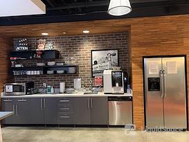 Regus || Burbank Media District