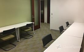 Carr Workplaces - Aon Center