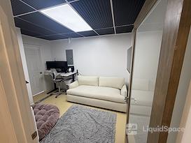 Juliana Clinics, Studios, Offices