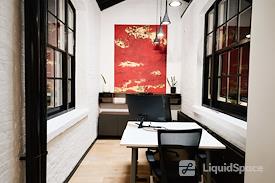 Signature | London, 39 Fitzroy Square