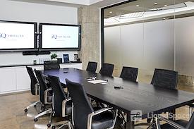 iQ Offices | 250 University Ave.