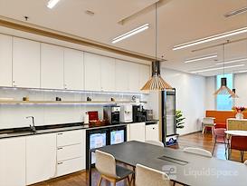 Regus | BANGKOK, Bhiraj Tower at Bitec