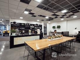 CorporateCubes.Co - 333 Collins