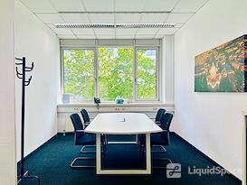 HQ | Stuttgart, HQ Offisto