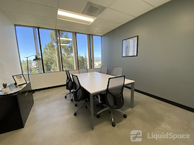 Regus || Commerce Corporate Center