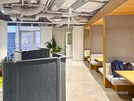 SPACES | BC, Vancouver - Green Lamp