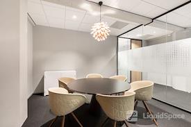 Regus | West Hartford - Spaces Blue Back Square