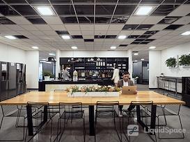 CorporateCubes.Co - 333 Collins