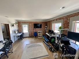 Creative Space on Main St. 2 blocks from the beach