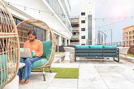 Expansive - Main Street