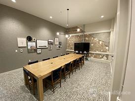 Common Desk - 6th & Congress