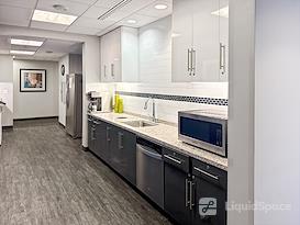 Regus | One Lakeway
