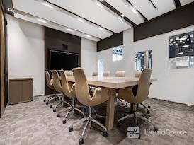 Regus | Manila, Eco Tower - Bonifacio Global City